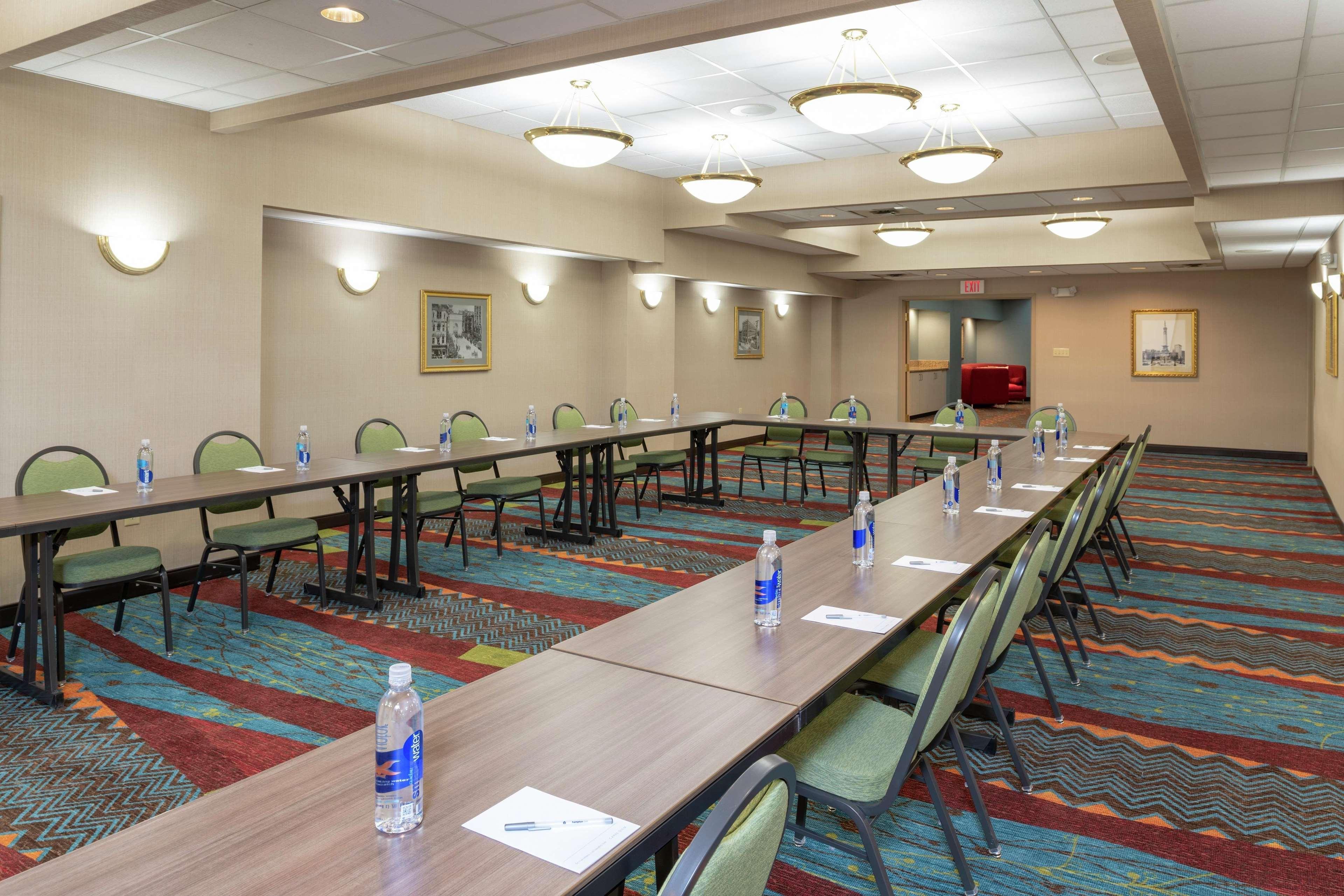 Hampton Inn Indianapolis Downtown Across From Circle Centre Perniagaan gambar